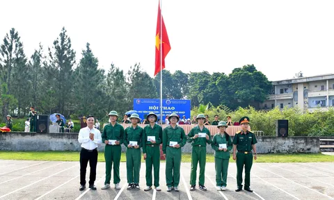 Trường THPT Lê Văn Thiêm tổ chức trải nghiệm “Chúng em cũng là chiến sĩ”