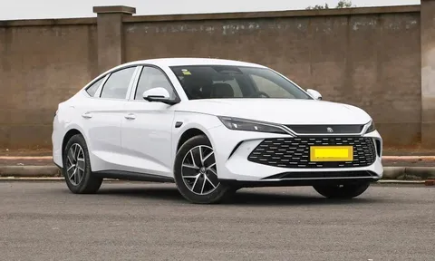 Sedan giá chưa tới 400 triệu, tiết kiệm chỉ 2,7 lít xăng/100 km, khiến Toyota Camry phải dè chừng