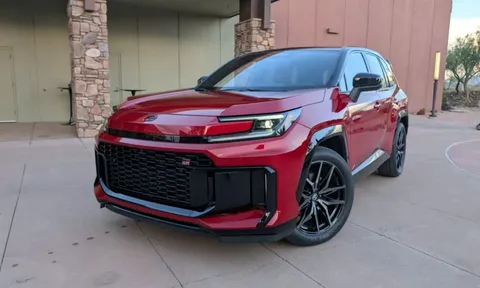 Toyota trình làng SUV hạng C với nhiều nâng cấp, mạnh 320 mã lực, ‘so kè’ cùng Mazda CX-5