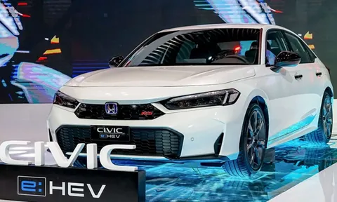 Đại chiến giảm giá xe hybrid cuối năm: Toyota Yaris Cross, Kia Sorento ưu đãi khủng