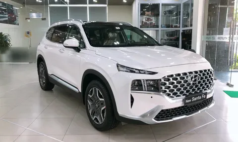 Hyundai Santa Fe, Ford Everest, Suzuki Jimny giảm giá sâu cuối năm