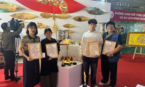 Sơn Coba: Ngọn lửa nhỏ trong xưởng kính lớn và những điều bất ngờ cho giới nghệ nhân Thủ đô