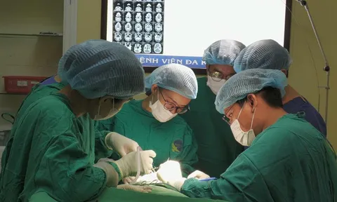 Người phụ nữ 10 năm vướng họng vì xương mỏm trâm dài bất thường