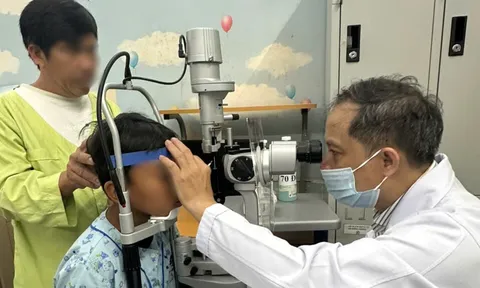 Cứu mắt bé trai 12 tuổi bị lưỡi câu đâm xuyên thủng