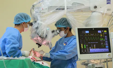 Đau đầu đột ngột như ‘búa bổ’ có thể là dấu hiệu vỡ mạch máu não