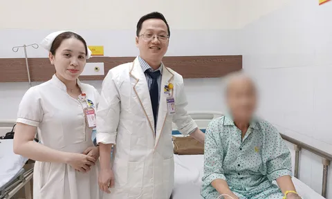 Cụ bà 81 tuổi âm thầm chịu đựng sa tử cung hơn chục năm