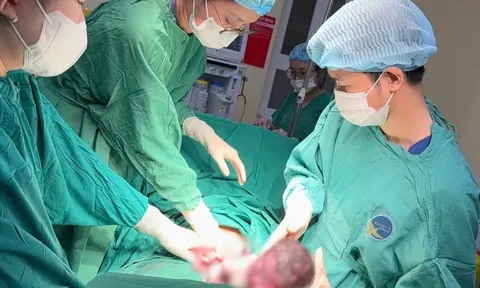 Đau đầu không rõ nguyên nhân, sản phụ nhập viện cấp cứu vì sản giật