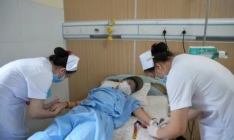 Hành trình đứng dậy của cậu bé 12 tuổi mắc ung thư máu hiếm