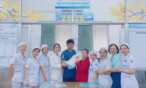 Nỗ lực giữ thai kỳ mong manh, bé gái chào đời nặng 1,8 kg