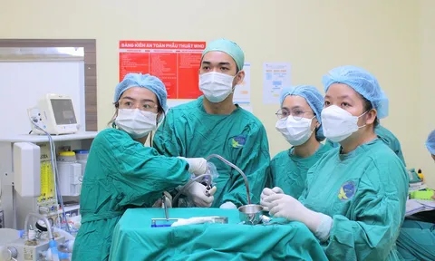 Khàn tiếng 5 năm vì nang dây thanh