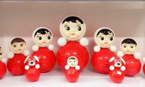 Bản lĩnh lật đật: Triết lý cân bằng và phục hồi trong biến động 