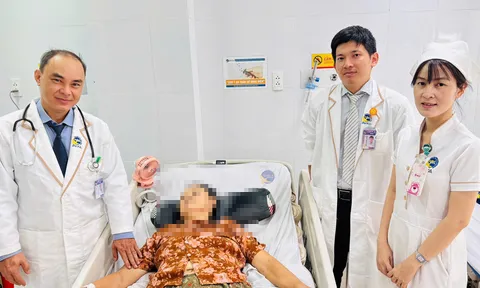 Phẫu thuật nội soi cứu bệnh nhân đa chấn thương, tràn máu màng phổi hai bên