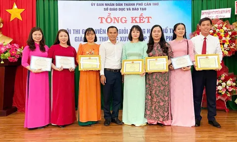 Bí thư đoàn trường: Tài - Đức vẹn toàn