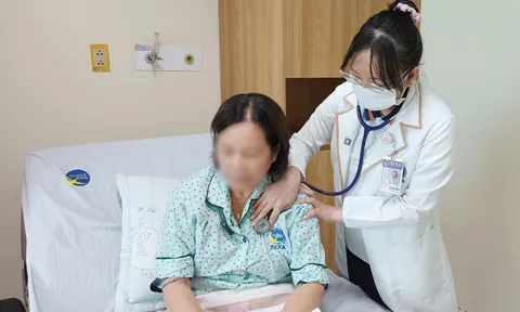 Thói quen khi ăn khiến người phụ nữ 64 tuổi nhập viện vì dị vật phế quản