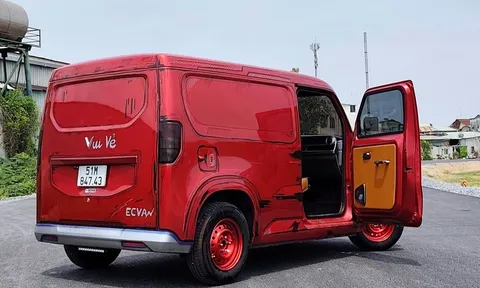 Mua VinFast EC Van dù đã có cả dàn xe chở hàng, chủ xưởng tại TP.HCM giải thích bài toán chi phí