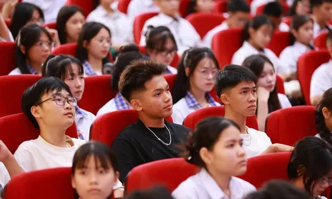 Học sinh Quảng Trị tìm hiểu nghề luật qua mô hình ‘đại học thu nhỏ’