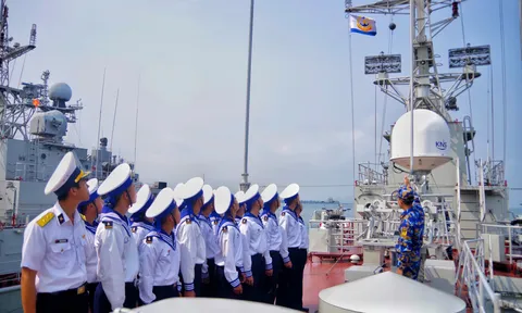 Giáo dục truyền thống qua hoạt động tham quan thực tế ở Vùng 3 Hải quân