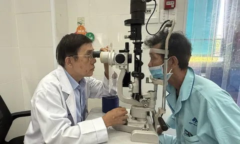 100 người dân nghèo Cần Giờ được phẫu thuật thay thủy tinh thể miễn phí
