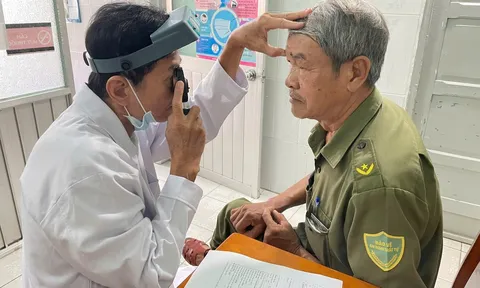 100 người dân nghèo Cần Giờ được phẫu thuật thay thủy tinh thể miễn phí