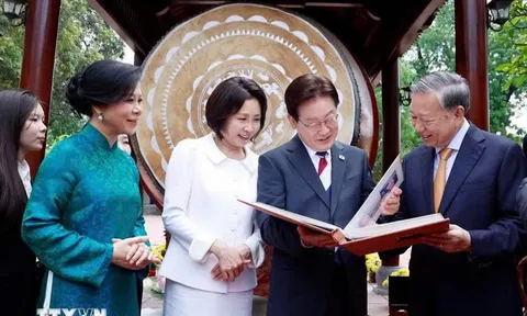 Lời hồi đáp của thời gian và nhịp cầu bao dung Việt - Hàn