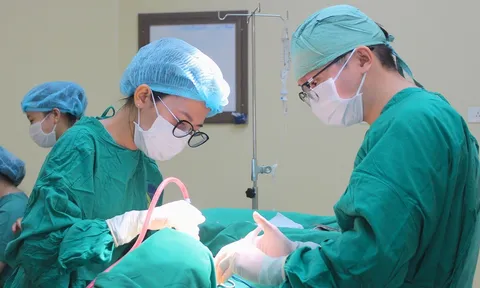 Chủ quan với viêm răng, cụ bà suýt biến chứng nặng