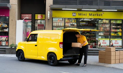 Bỏ xe xăng, chuyển sang EC Van, chủ doanh nghiệp thừa nhận: Chạy khỏe, tốn ít, ‘cân’ mọi tuyến phố đông