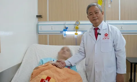 Yếu liệt nửa người vì khối u não lớn như trái cam