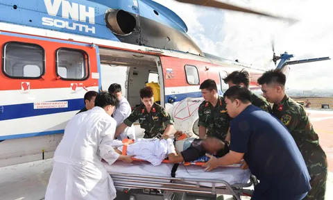 Xuyên đêm đưa hai bệnh nhân nguy kịch từ Trường Sa vào đất liền