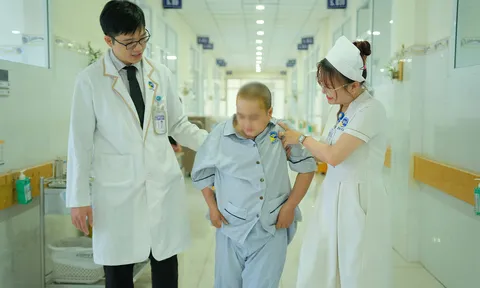 Chóng mặt bất thường, người phụ nữ phát hiện khối u não gần 7 cm