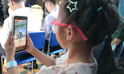 Y bác sĩ cất tiếng hát, chung tay mang ánh sáng đến trẻ em nghèo