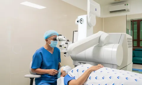 Trung tâm phẫu thuật khúc xạ ứng dụng AI chính thức hoạt động tại TP.HCM