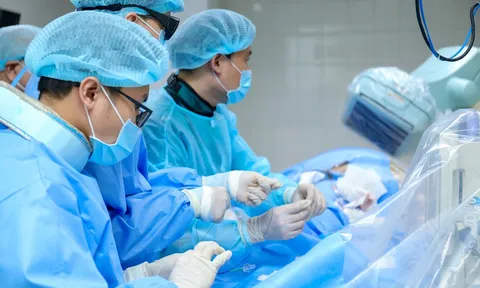 Không xem nhẹ tình trạng phù một bên chân, có thể là dấu hiệu huyết khối nguy hiểm