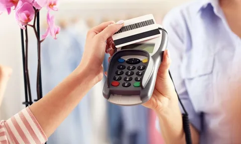 Dịch vụ rút tiền thẻ tín dụng - Giải pháp tài chính hay rủi ro tiềm ẩn?