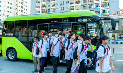 Quảng Ninh triển khai xe bus điện miễn phí đưa đón học sinh đến trường