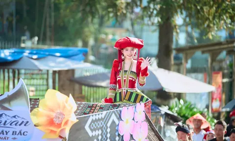 Quán quân Siêu mẫu nhí toàn năng 2025 Nguyễn Huỳnh Yến Trang ghi dấu ấn đặc biệt tại Carnaval Thổ cẩm Tây Bắc lần thứ nhất