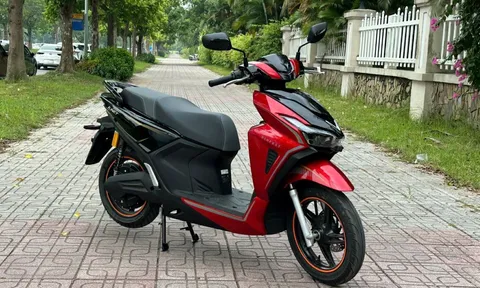 VinFast Kinet giúp người lái chủ động ngày mưa với chuẩn IP67, bánh lớn, gầm cao