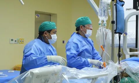 Người đàn ông đau ngực dữ dội, mạch còn 30 lần/phút