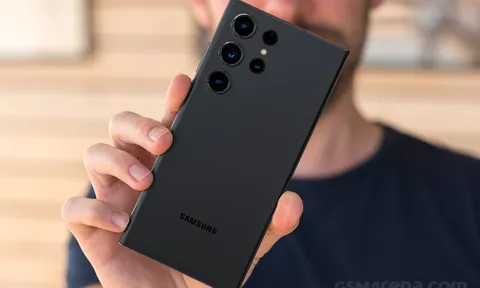 Giá xăng dầu hôm nay trưa 25/9: Xăng E5 hơn 26.000 đồng/lít, E10 cách đỉnh hơn 4000, Galaxy S23 Ultra rẻ bèo