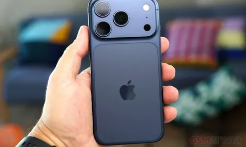 Quên iPhone 18 Pro đi, iPhone 17 Pro đang rẻ kỷ lục, trang bị không kém nhiều, vẫn có AI mới