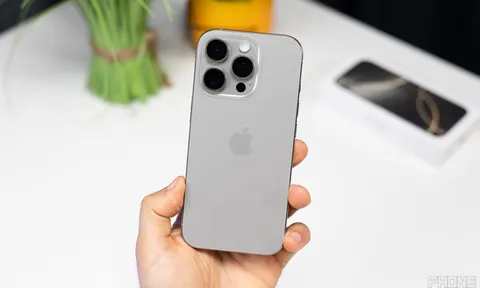 Giá xăng dầu hôm nay 27/9: Xăng E5 cách đỉnh hơn 3.000 đồng/lít, dầu vượt 30.000 đồng, iPhone 16 Pro hạ sập sàn