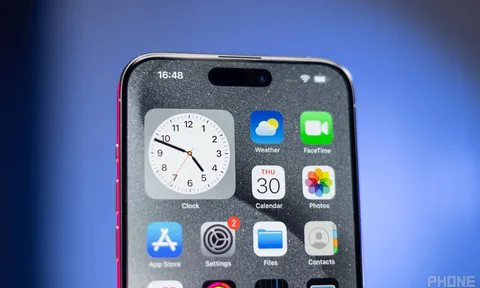 Giá xăng dầu hôm nay tối 29/9: Xăng E10 tăng gần 5.000 đồng/lít trong tháng 9, iPhone 15 Pro Max vua Titan giá rẻ
