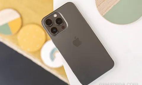 Đây là iPhone Pro màn 120Hz rẻ nhất Việt Nam đầu tháng 10, so kè iPhone 18 Pro không hề quá lép vế