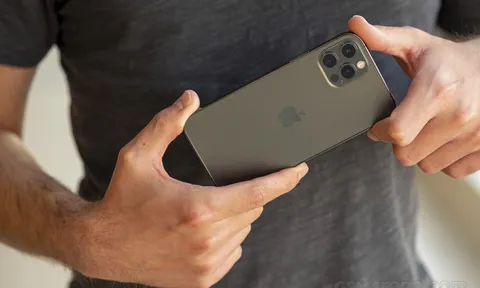 iPhone khung thép phẳng với camera 3 mắt rẻ nhất Việt Nam là đây, đẹp hơn iPhone 18 Pro, ăn đứt iPhone 17e