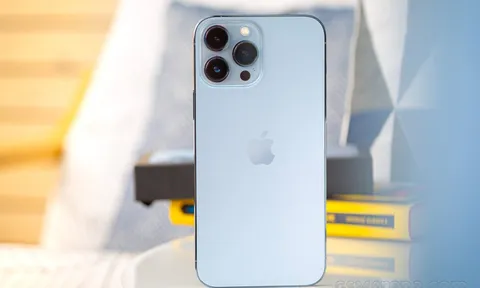Giá xăng dầu tối ngày 7/10: Xăng E10 RON95 tăng 100 đồng từ tuần trước, iPhone 13 Pro Max rẻ như cho