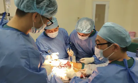 Cụ bà 100 tuổi phục hồi vận động sau gãy xương đùi