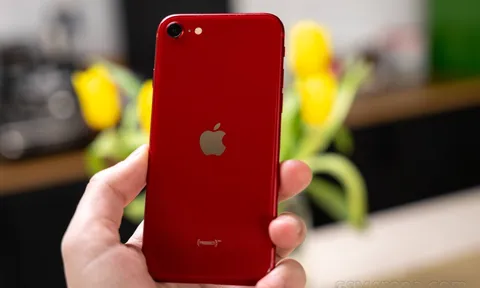 Đây là iPhone 5G rẻ nhất Việt Nam ngang tầm iPhone 13 Pro Max, chụp ảnh không thua iPhone 17e