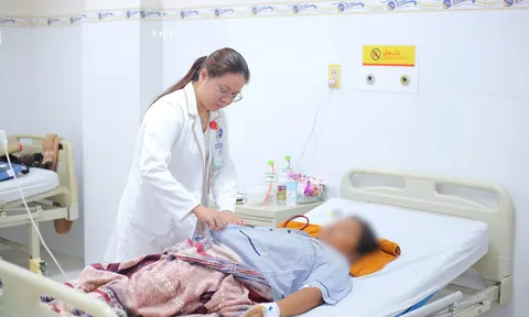 Sốt cao gần hai tuần, phát hiện sốt mò từ vết loét nhỏ trên da