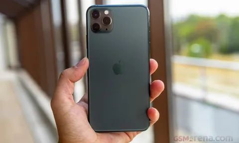 iPhone 11 Pro Max giảm cực sâu, iPhone 3 mắt rẻ nhất Việt Nam, dùng cơ bản, chụp ảnh ngon hơn iPhone 17e