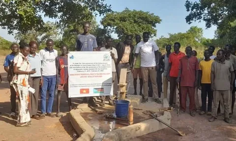 Nam sinh 14 tuổi mang nguồn sống và “câu chuyện Việt Nam” đến những bản làng Nam Sudan xa xôi 
