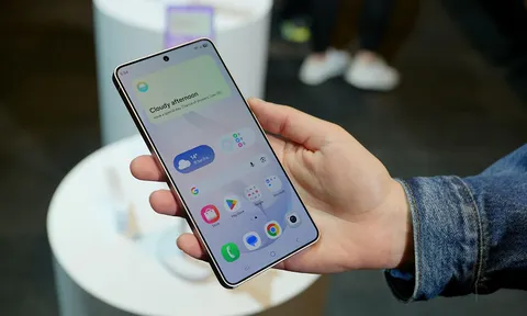 Samsung Galaxy S27 đối mặt với nguy cơ cắt giảm RAM xuống 8GB vì thiếu hụt linh kiện